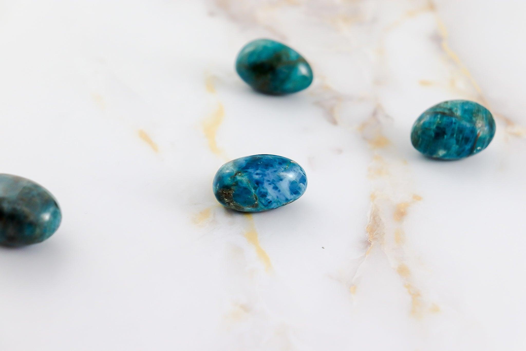 Pierre roulée en Apatite bleue